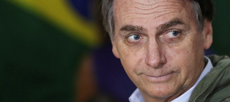 Bolsonaro estuda três propostas de reforma tributária