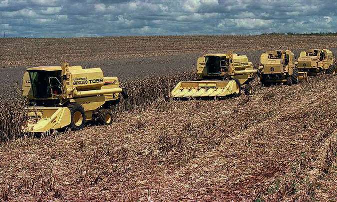 Com governos à míngua, produtores se unem para reformar estradas e portos