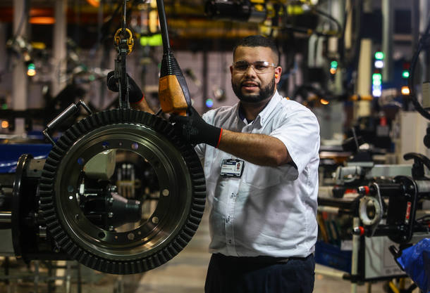 País cria 129 mil vagas de trabalho em abril, melhor resultado para o mês desde 2013