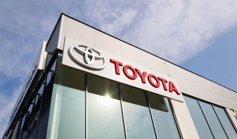 Menos afetada por falta de chip, Toyota reabre 3º turno de fábrica em Sorocaba