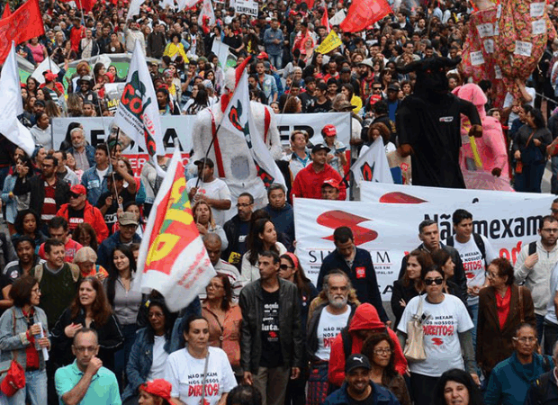 Trabalhadores sindicalizados interrompem sequência em queda no Brasil; taxa é 2ª menor da série