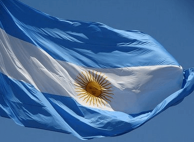 Argentina abre economia, inflação cai e PIB avança, mas indústria sofre